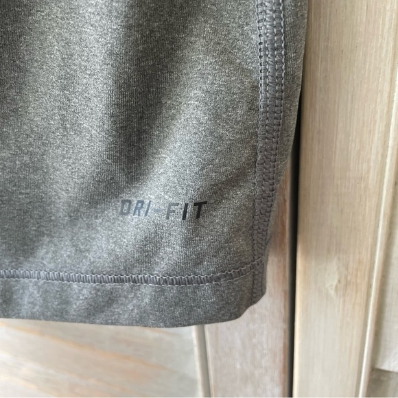Nike PRO grey short sleeve v-neck size:S - Picture 4 of 5